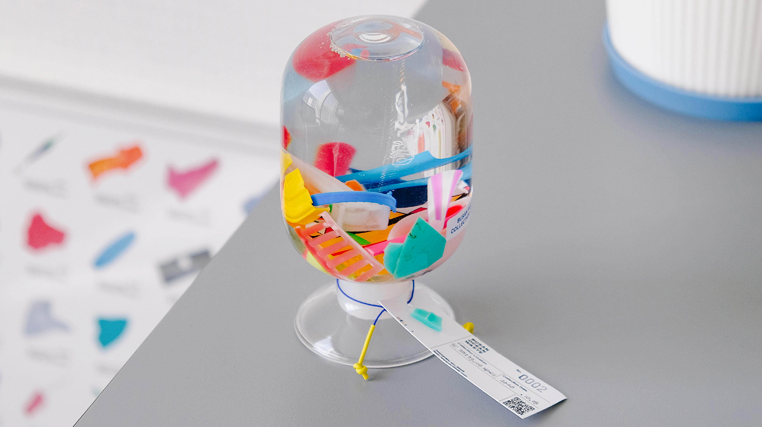 [아트포스터] 바다 플라스틱 쓰레기를 품은 오브제 & 포스터