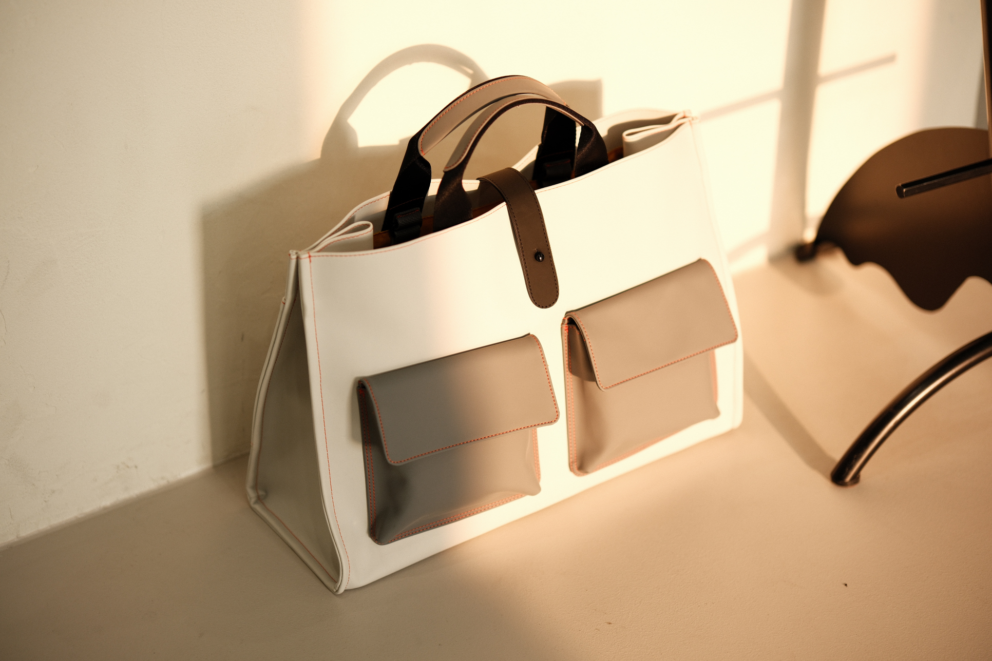 [토트백] 원단 선택 잘했다. 이쁜데 기능도 수납도 혁신 실화?