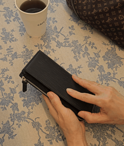 주차권꺼내기짤.gif